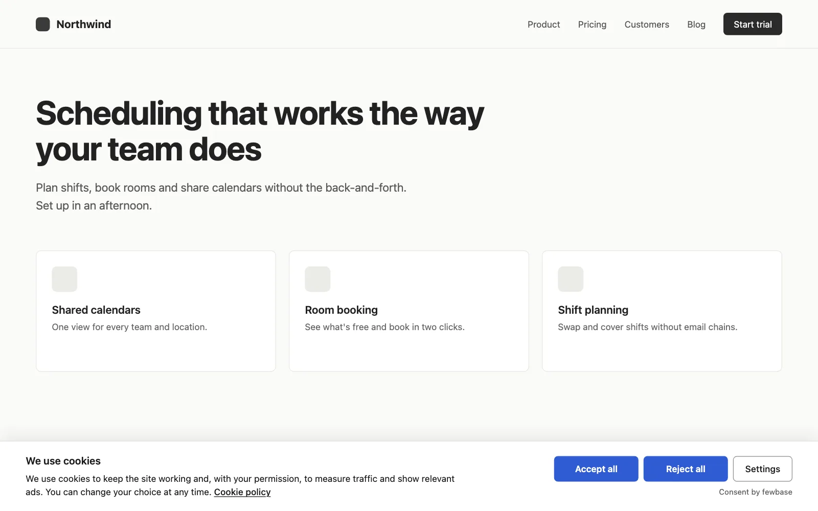An example site with the cookie bar at the bottom: Accept all and Reject all in the same colour, and Settings